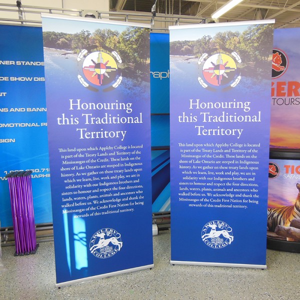 Lightning Banner Stand  31"W x 77"H Lightning Banner Stand  31"W x 77"H